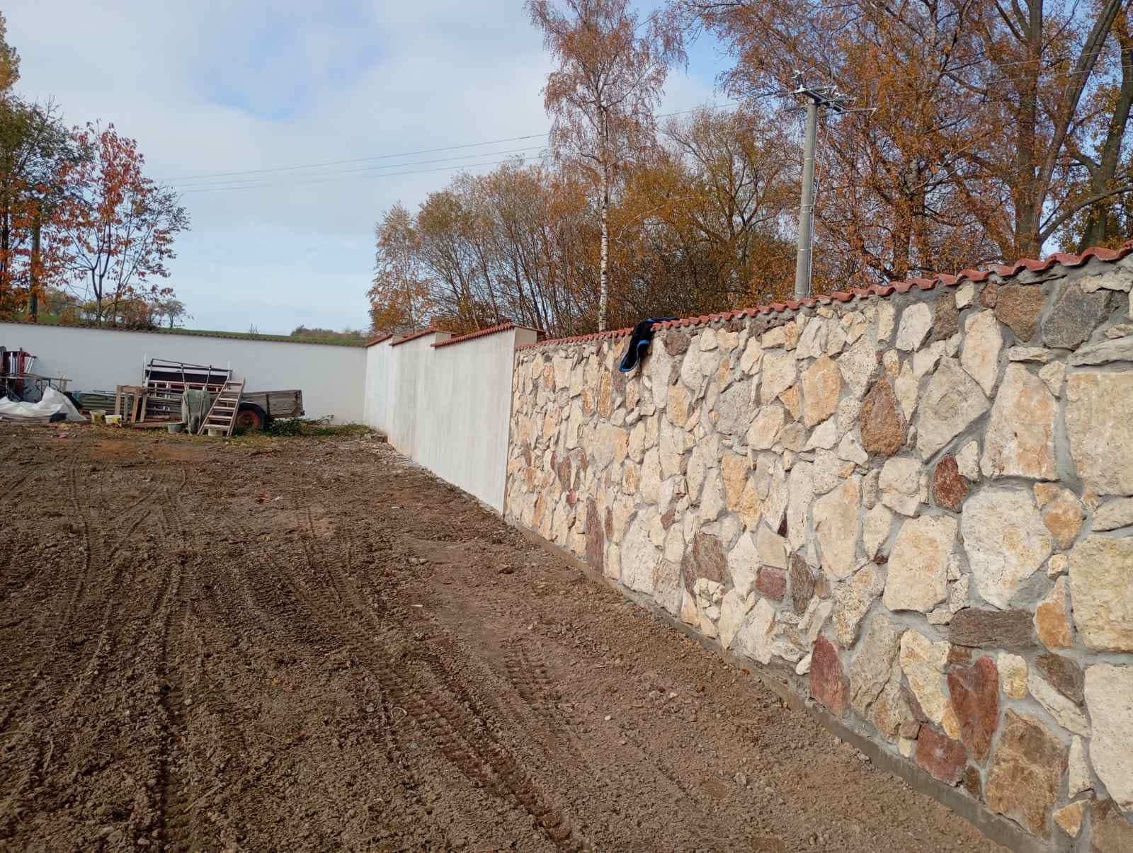 Zpevněné plochy a oplocení pozemku